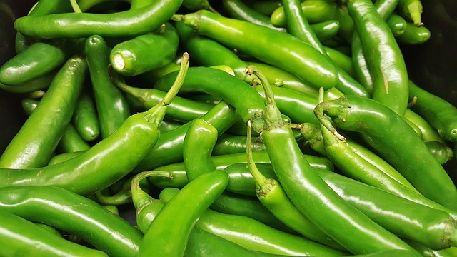 Serrano Hot Pepper (half pint)